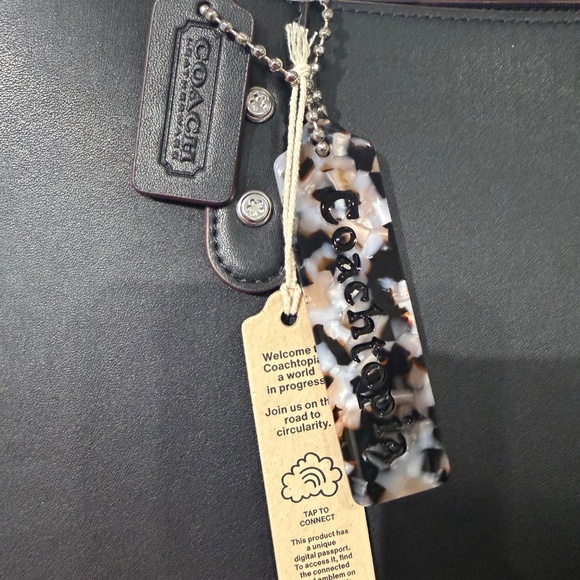 Beautiful never used Coachtopia Tote - Picture 2 of 10